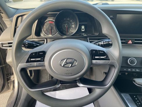 Used 2023 Hyundai Elantra SE FWD image 13