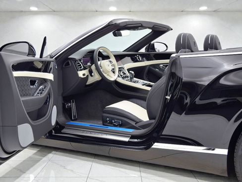 Used 2021 Bentley Continental GT image 12