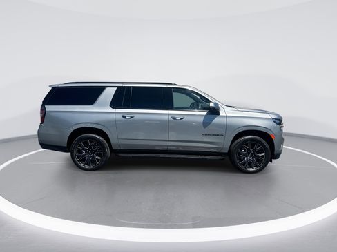 Used 2024 Chevrolet Suburban RST w/ Luxury Package AWD/4WD image 10