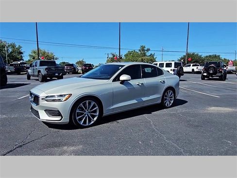 Used 2020 Volvo S60 T5 Momentum image 23