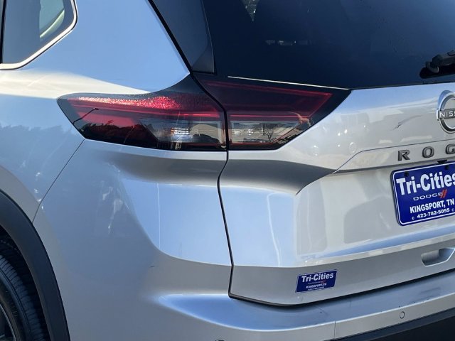 Used 2024 Nissan Rogue S FWD image 5