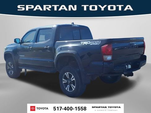 Used 2016 Toyota Tacoma TRD Sport AWD/4WD image 9