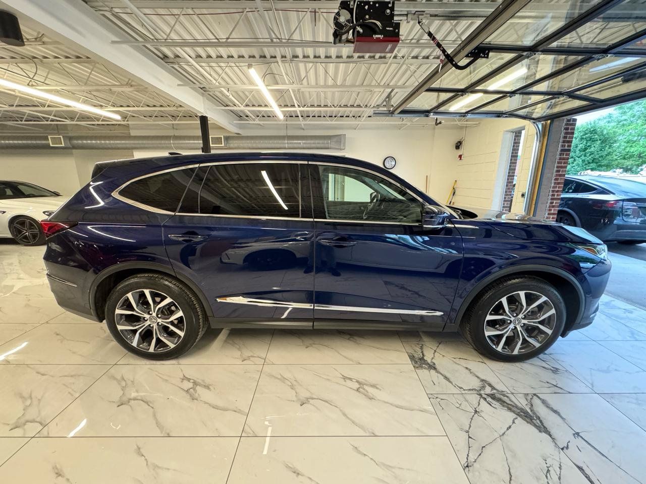 Used 2023 Acura MDX w/ Technology Package AWD/4WD image 4