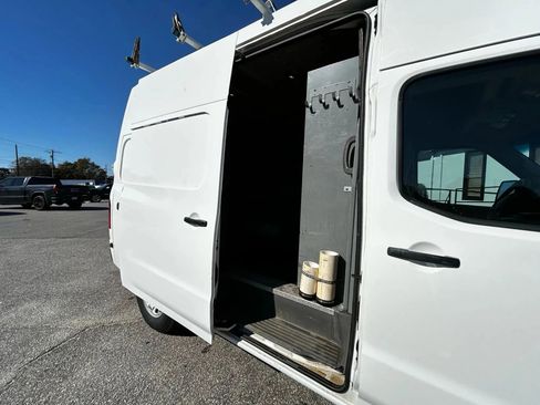 Used 2018 Nissan NV 3500 SV w/ Navigation Package image 27