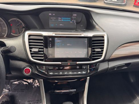 Used 2017 Honda Accord EX image 26