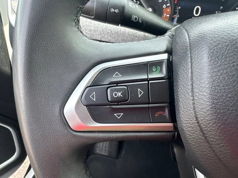 Used 2024 Jeep Compass Latitude AWD/4WD image 11