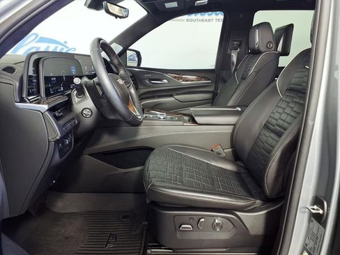 Used 2023 Cadillac Escalade Sport Platinum w/ LPO, ONYX Package image 7