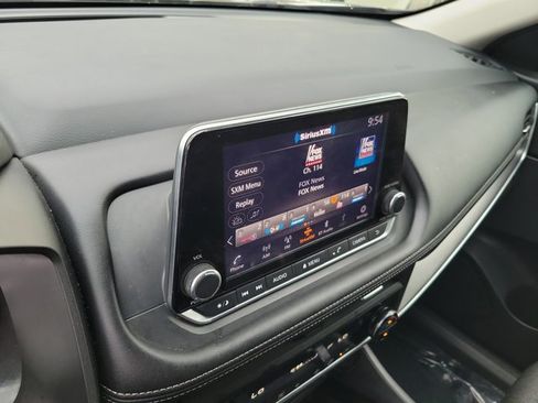Used 2024 Nissan Rogue SV FWD image 28