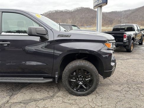 Used 2023 Chevrolet Silverado 1500 Custom Trail Boss w/ LPO, Dark Essentials Package image 2