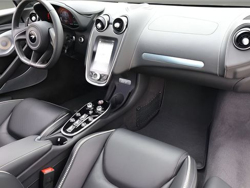 Used 2023 McLaren GT RWD image 17