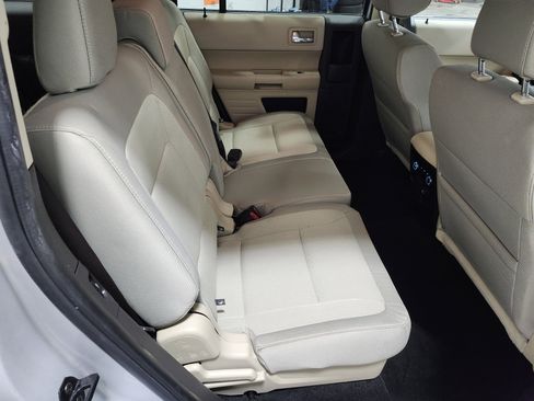 Used 2019 Ford Flex SE image 16