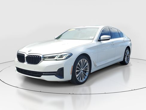 Used 2023 BMW 530i w/ Convenience Package RWD image 3