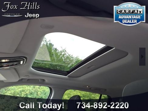 Used 2023 Jeep Grand Cherokee Laredo w/ Luxury Tech Group I AWD/4WD image 16