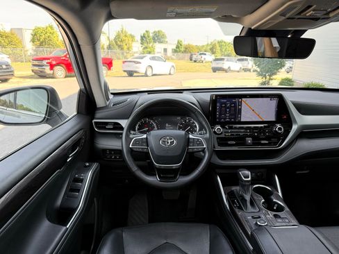 Used 2022 Toyota Highlander Platinum AWD/4WD image 36