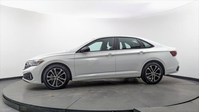 Used 2024 Volkswagen Jetta Sport FWD image 3