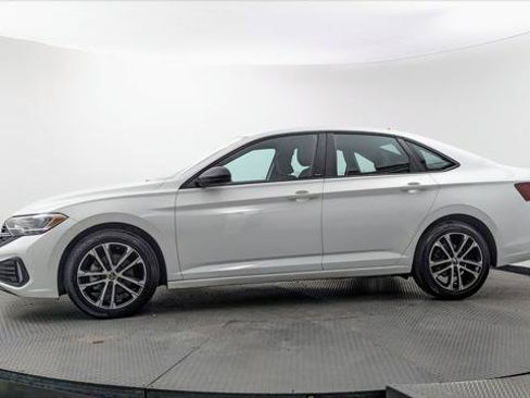Used 2024 Volkswagen Jetta Sport FWD image 3