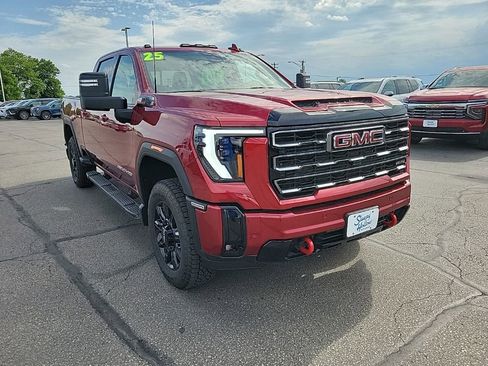 Used 2025 GMC Sierra 2500 AT4 w/ Technology Package AWD/4WD image 3