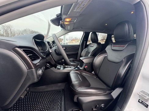 Used 2022 Jeep Cherokee Trailhawk w/ Comfort/Convenience Group image 9