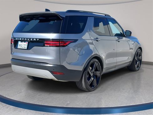Used 2025 Land Rover Discovery S image 5