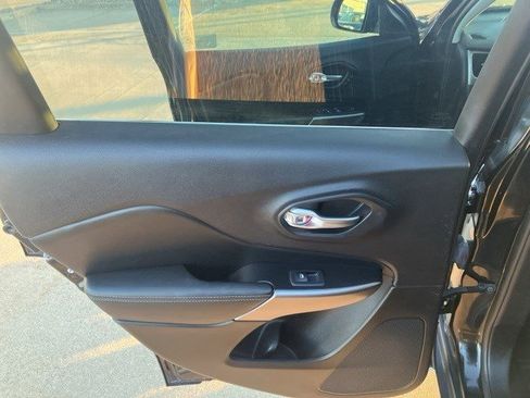 Certified 2021 Jeep Cherokee Limited w/ Elite Package image 19