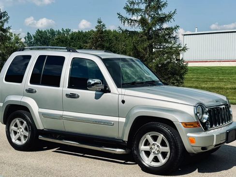 Used 2007 Jeep Liberty Limited AWD/4WD image 12