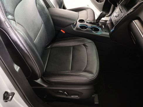 Used 2017 Ford Explorer Limited w/ Equipment Group 301A FWD image 15