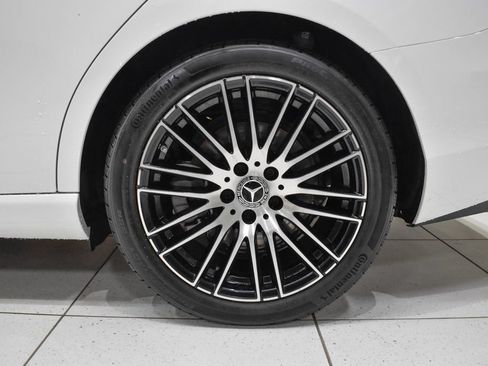 Used 2026 Mercedes-Benz C 300 4MATIC Sedan w/ Exclusive Trim Package image 11
