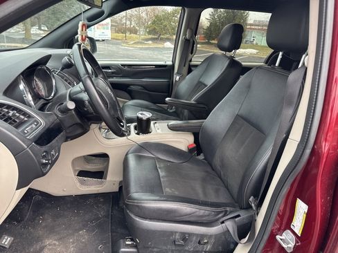 Used 2019 Dodge Grand Caravan SXT image 19