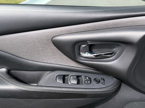 Used 2021 Nissan Murano SV FWD image 14