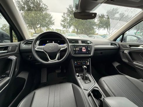 Used 2023 Volkswagen Tiguan SE image 14