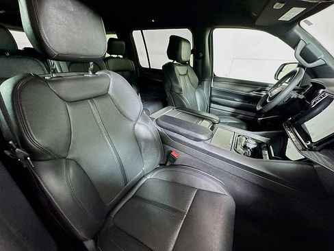 Used 2023 Jeep Wagoneer L Series III w/ Preferred Equipment Group image 30