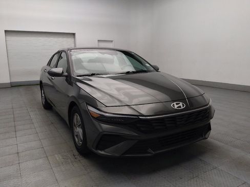 Used 2025 Hyundai Elantra SE FWD image 13