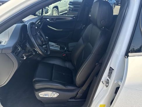 Used 2025 Porsche Macan AWD/4WD image 11