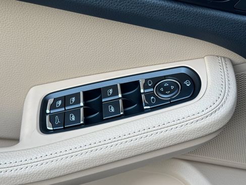 Certified 2026 Porsche Macan AWD/4WD image 13