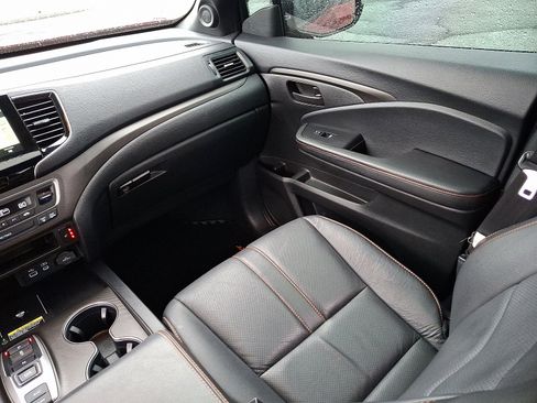 Used 2024 Honda Passport TrailSport image 12