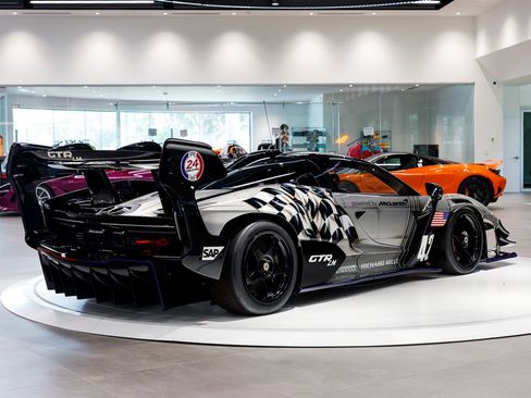 Used 2020 McLaren Senna RWD image 23