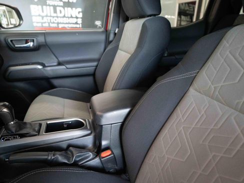 Used 2022 Toyota Tacoma TRD Sport AWD/4WD image 10