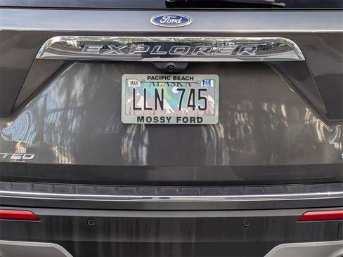 Used 2020 Ford Explorer Limited image 37