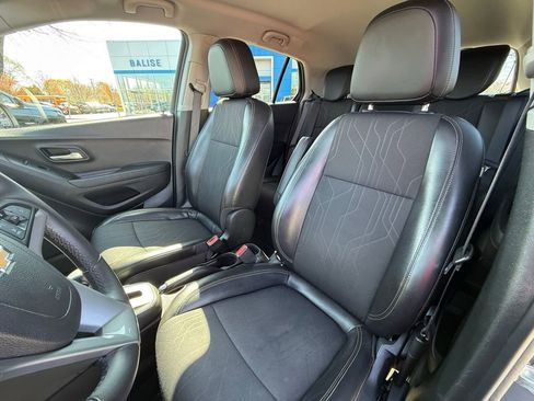 Used 2020 Chevrolet Trax LT w/ LT Convenience Package image 23