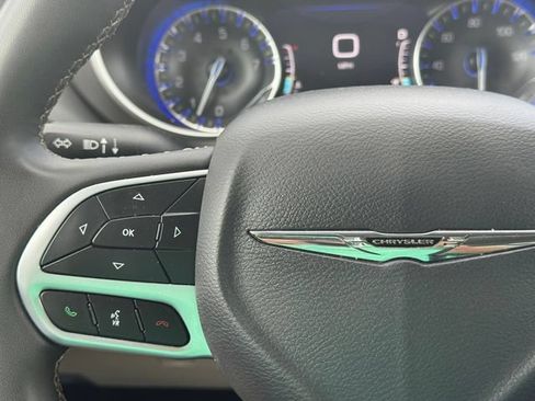 Certified 2024 Chrysler Pacifica Touring-L FWD image 25
