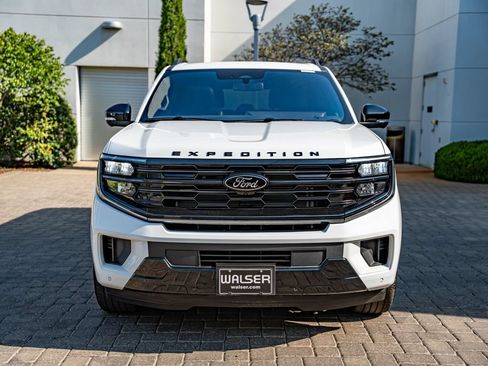 Used 2025 Ford Expedition Max Platinum w/ Stealth Appearance Package AWD/4WD image 2
