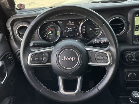 Used 2022 Jeep Wrangler Unlimited Sahara image 12