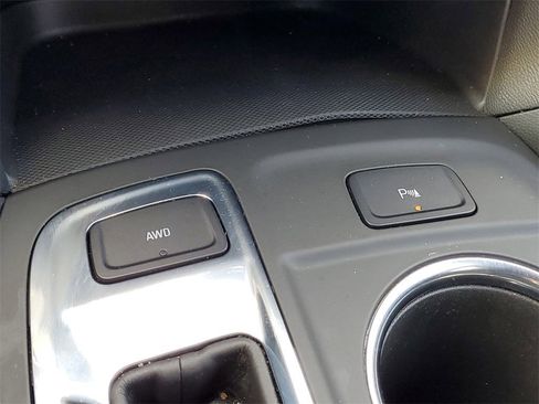 Used 2023 Chevrolet Equinox LT image 28