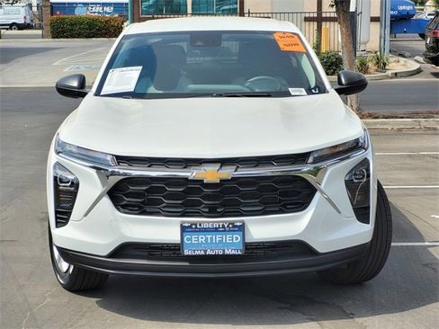 Certified 2025 Chevrolet Trax LS image 3