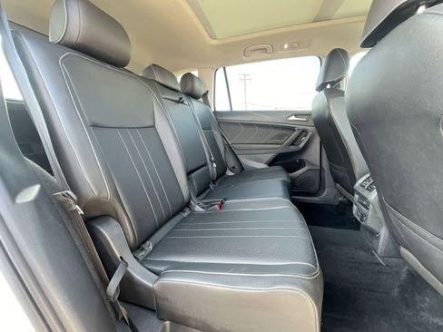 Used 2022 Volkswagen Tiguan SE w/ Panoramic Sunroof Package image 21
