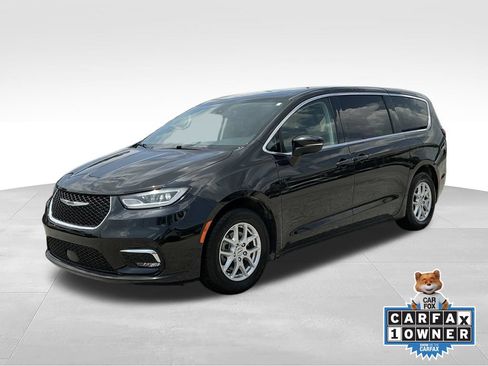 Used 2023 Chrysler Pacifica Touring-L FWD image 1