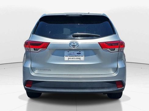 Used 2019 Toyota Highlander LE FWD image 4