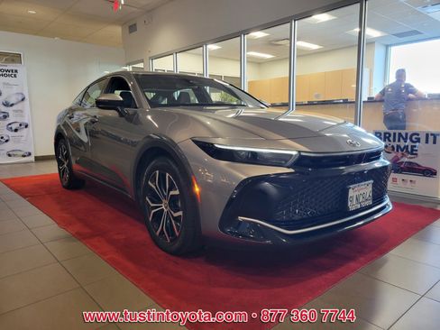 Certified 2024 Toyota Crown XLE image 2