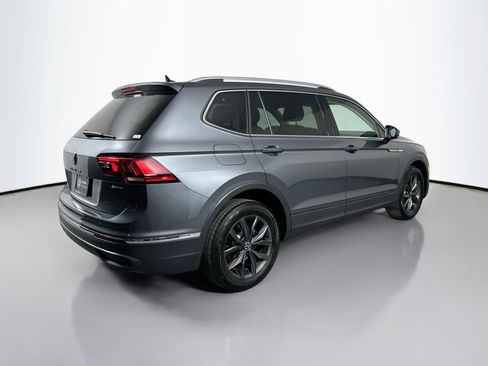 Certified 2022 Volkswagen Tiguan SE image 5