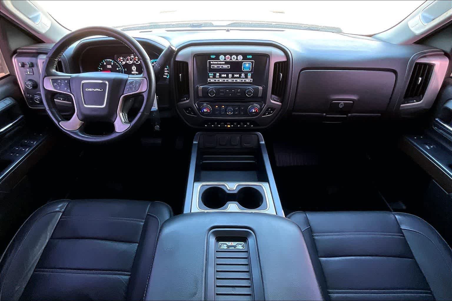 Used 2017 GMC Sierra 2500 Denali w/ Duramax Plus Package AWD/4WD image 9